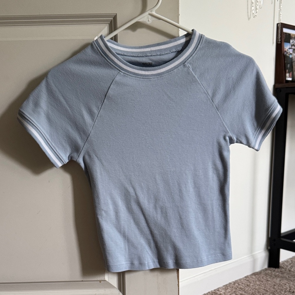 levi’s baby blue baby tee